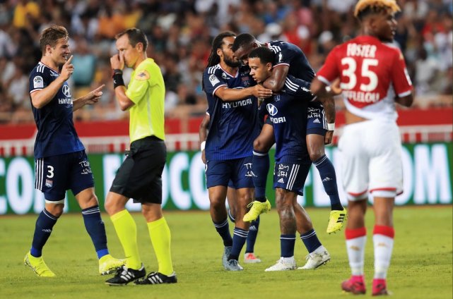 马赛横扫英格兰，蒂亚戈统治全场