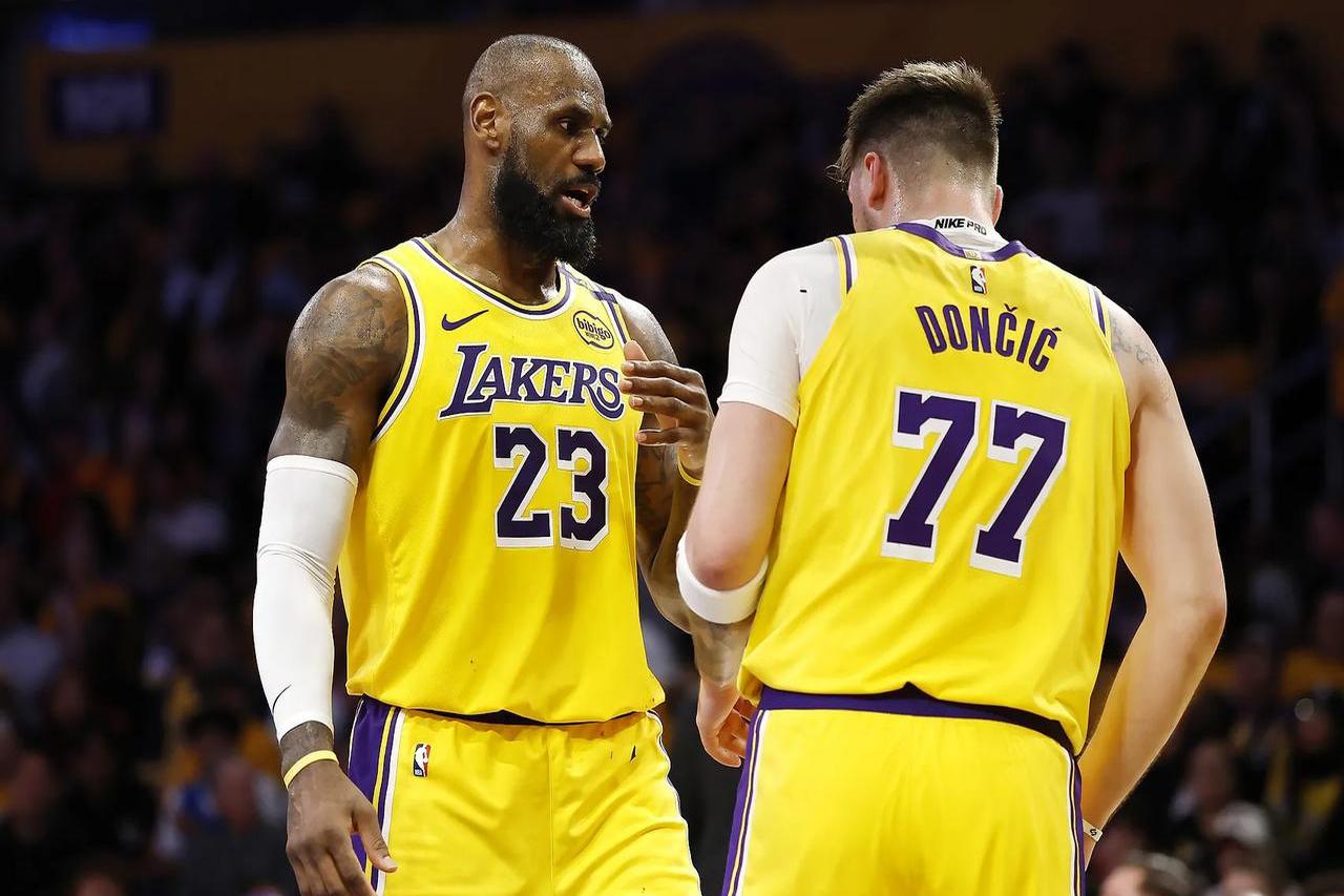 太阳轻取福建队,东契奇带队取胜 太阳轻取福建队,东契奇带队取胜