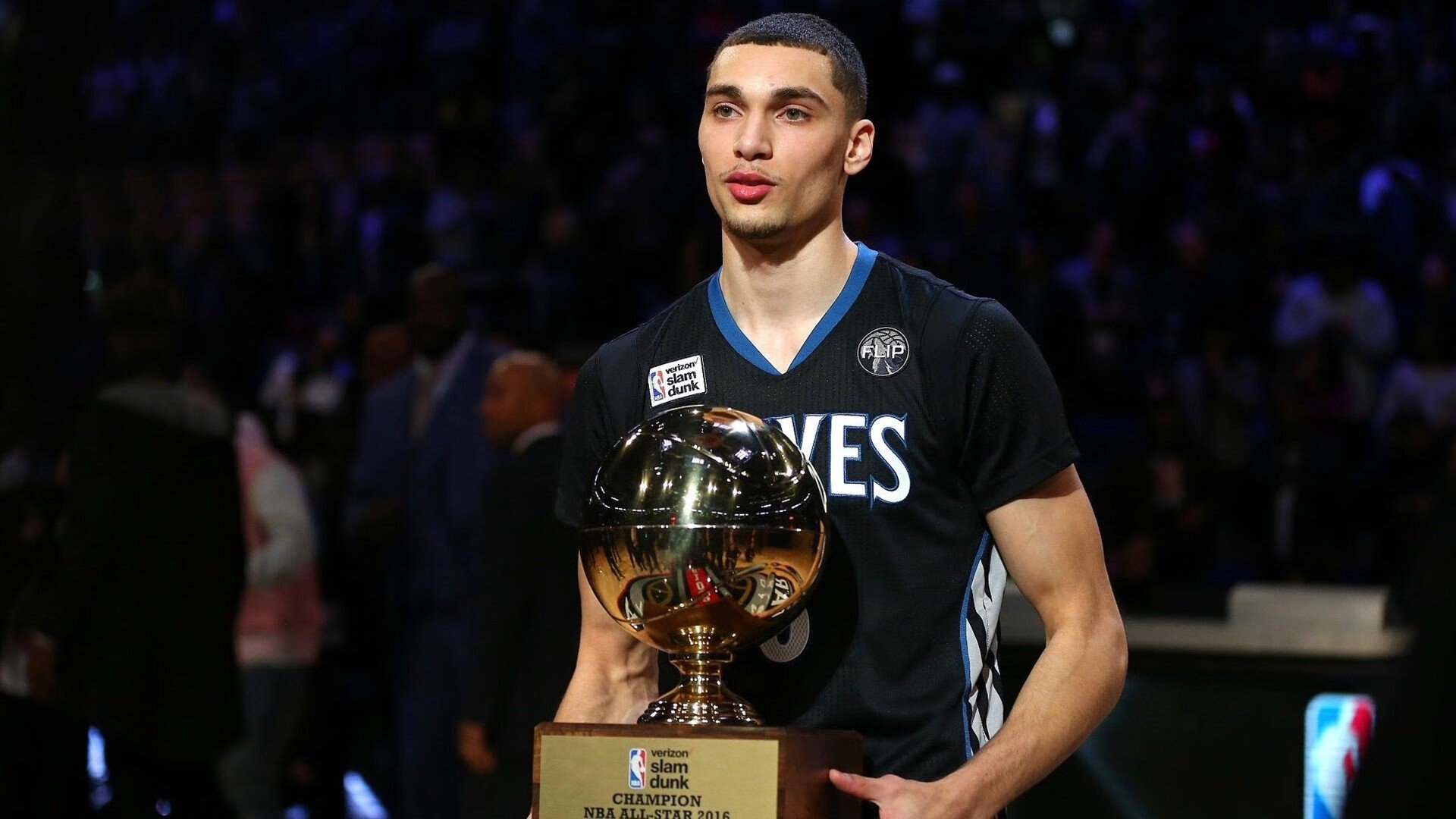 马克西末节封神,快船力克新疆展现冠军相