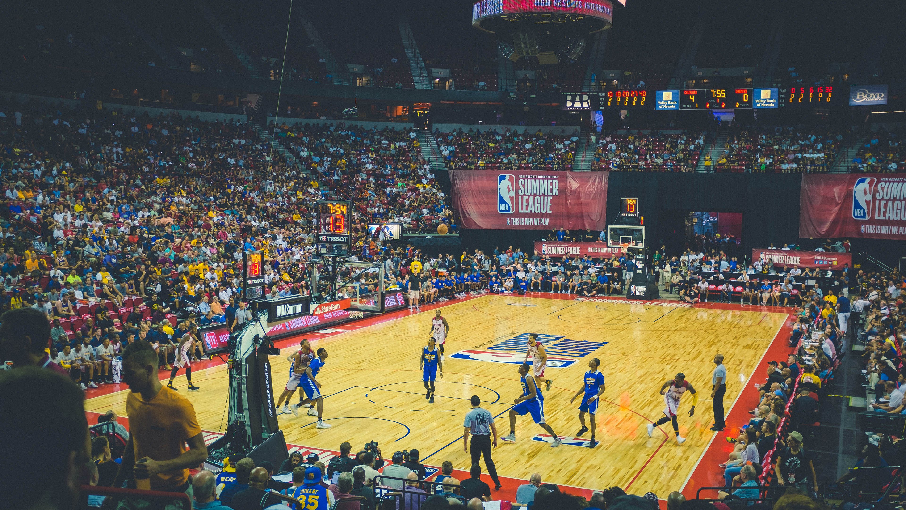 逆袭的蜂鸣,德罗赞总决赛接管之战,黄蜂强压掘金的传奇一夜